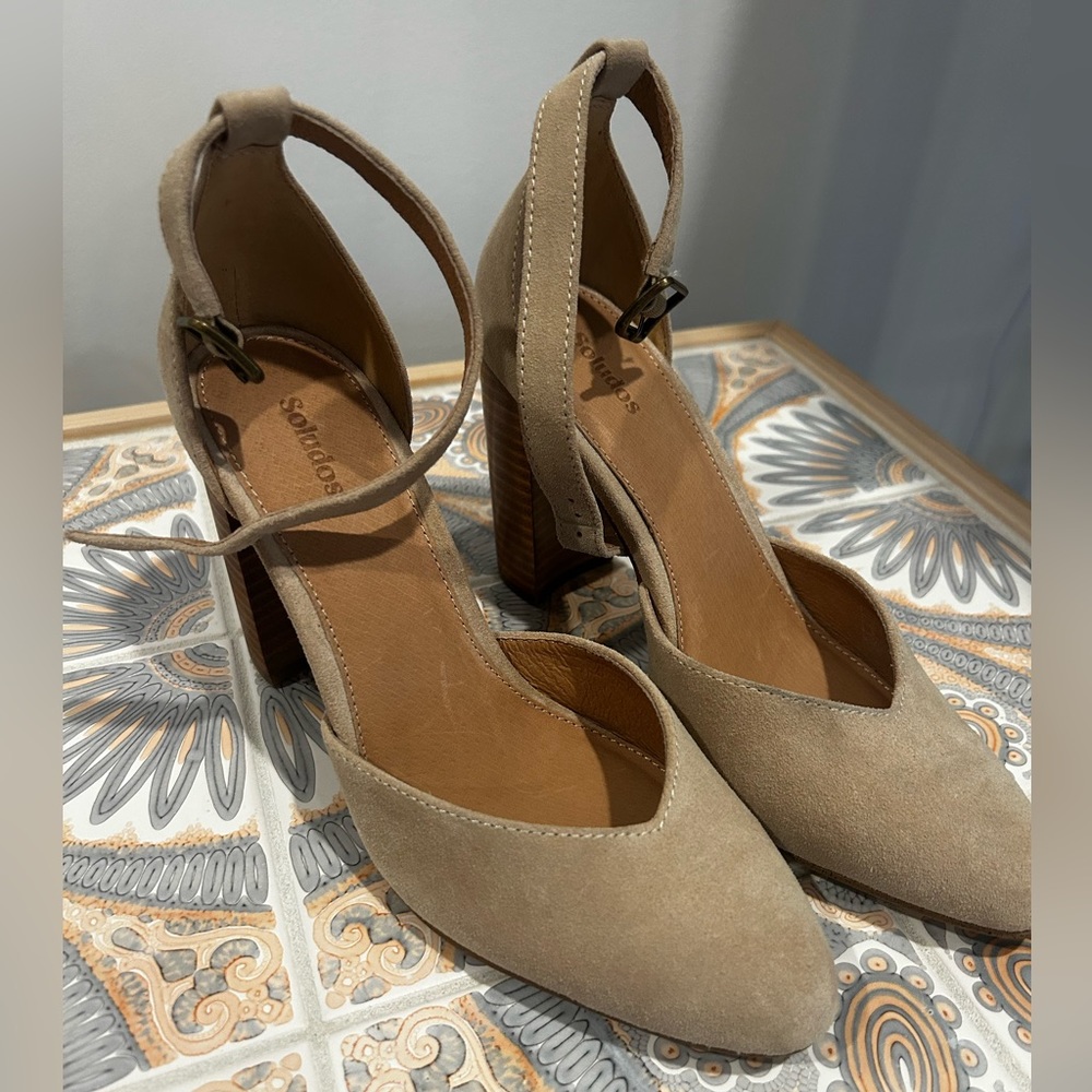 Tan Soludos pump